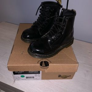 Cute doc marten boots. Used maybe 10 times.